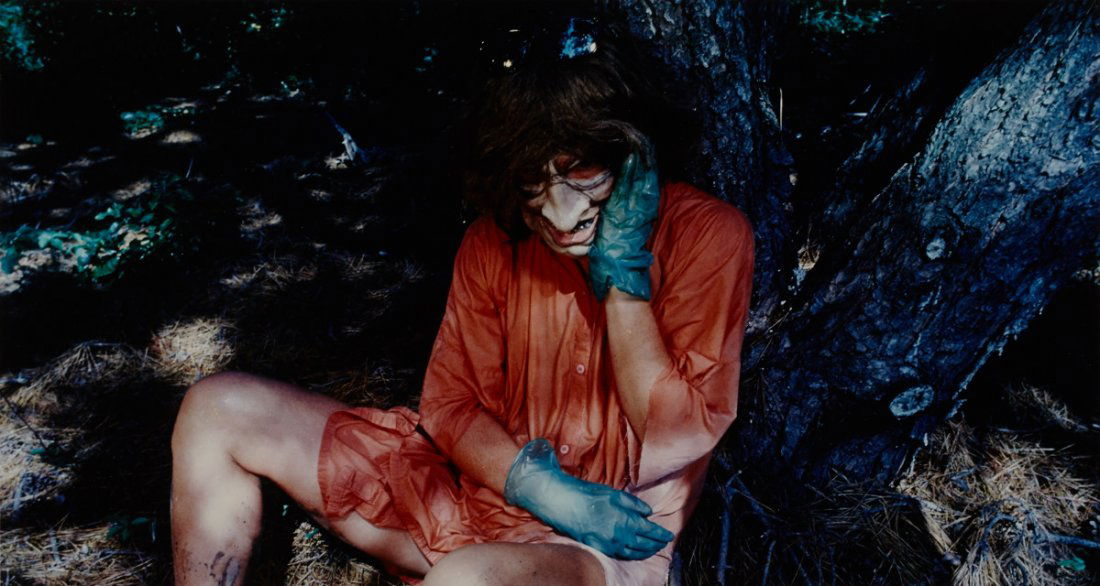 CINDY SHERMAN (* 1952): Untitled, 1986, Chromogenic print 17,7 x 33 cm (7 x 13 in) Signed, dated and numbered by the photographer in ink on the reverse, edition no. 150/200