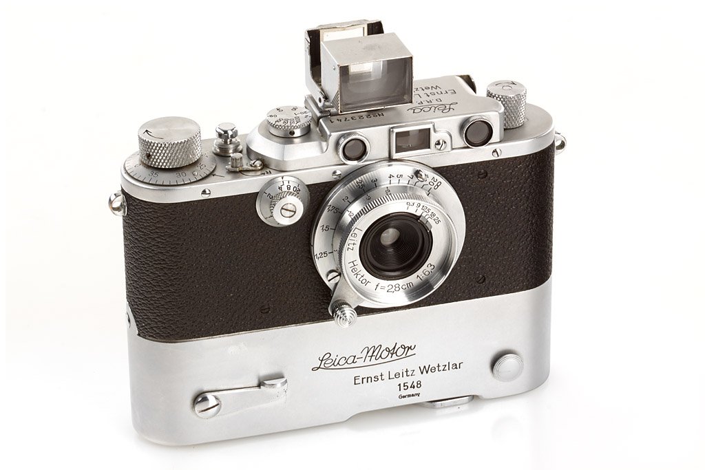 IIIa: user body with chrome MOOLY no.1548 (arm missing), Hektor 6.3/2.8cm no.273577 (front ring dented, hazy) with matching SUOOQ 2.8cm finder, 1936, Sn. 223741