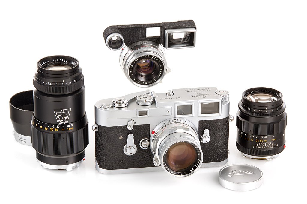 M3 chrome Single Stroke outfit: perfect user body in good working order (cond. B+) with near mint rigid Summicron 2/5cm no.2032956 (good lenses, keeper, maker's box), mint Summicron 2/35mm no.2195307 (good lenses, caps, maker's box)