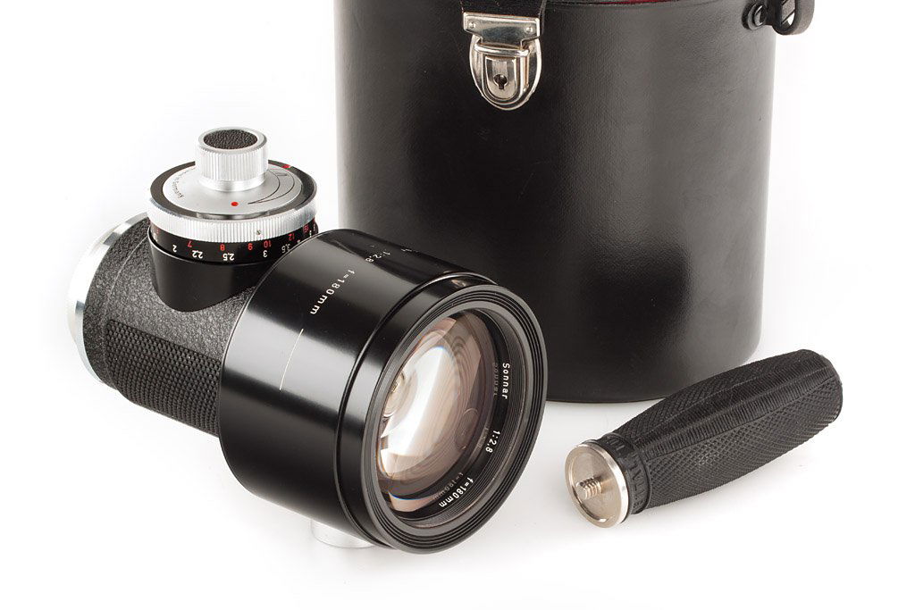 Carl Zeiss Sonnar 2.8/180mm black *: for Contarex, Olympia-Sonnar in very fine condition (clean lenses), caps, grip, keeper, 1966, Sn. 4328384. For this items, if sold and/or shipped within the E.C. the premium is 27,6% (including VAT) p