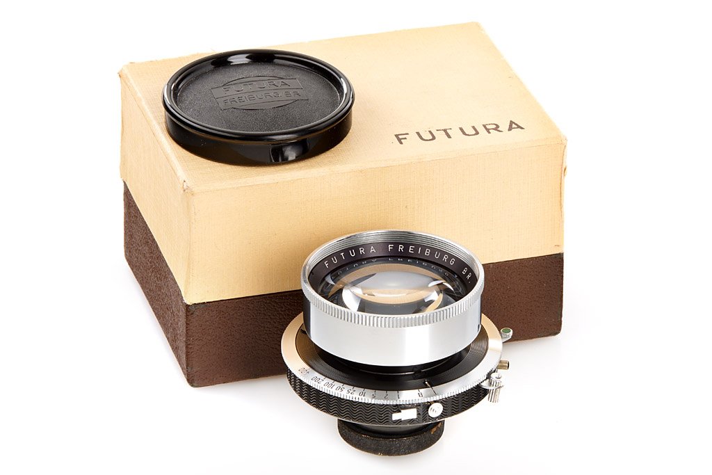 Futura Frilon 1.5/70mm *: very rare Futura lens in good working Synchro-Compur shutter, very good lenses, both caps, Futura maker's box, c.1955, Sn. 15096. For this items, if sold and/or shipped within the E.C. the premium is 