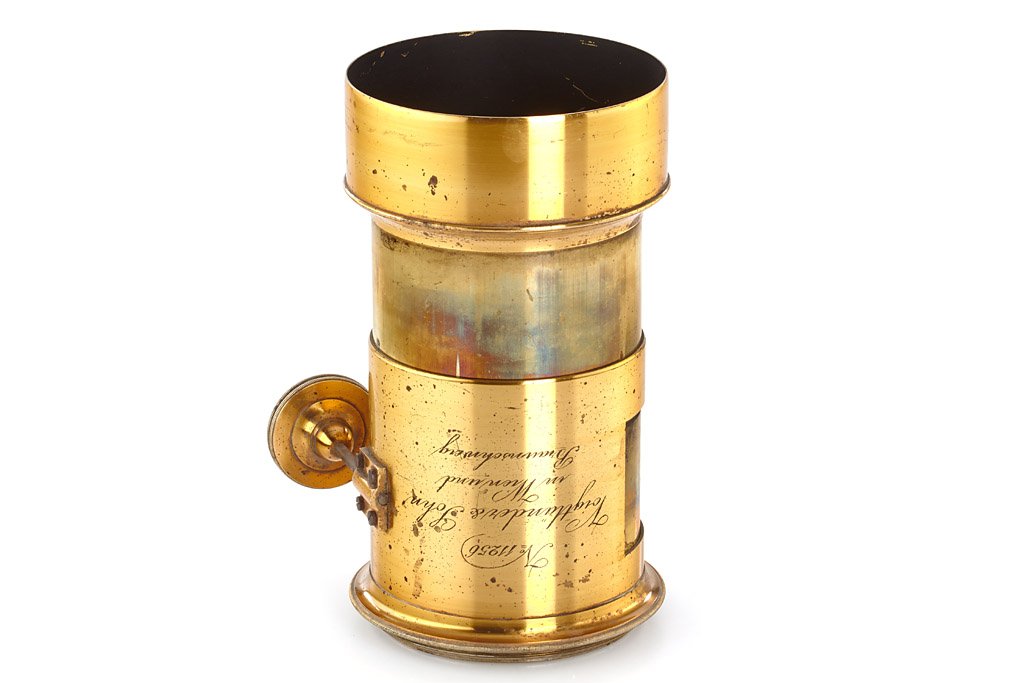 Voigtländer Petzval Lens: approx. 30cm focal length, very good optics, rack and pinion focusing, barrel engraved 'Voigtländer & Sohn in Wien und Braunschweig', lens diameter c.8cm, total height incl. hood 21cm, for waterhouse