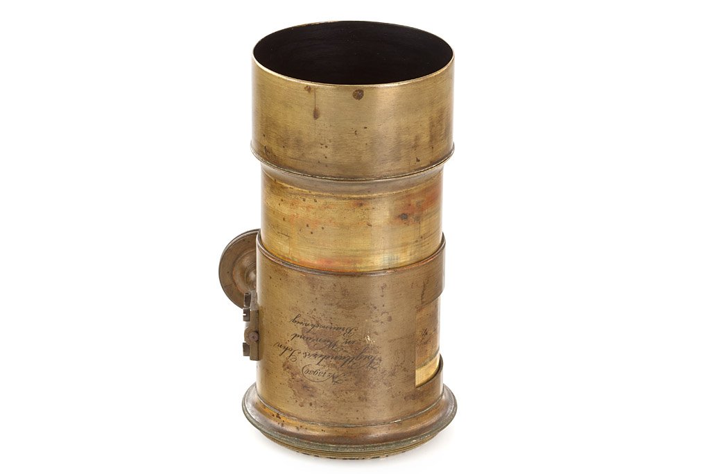 Voigtländer Petzval Lens: approx. 25cm focal length, very good optics, rack and pinion focusing, barrel engraved 'Voigtländer & Sohn in Wien und Braunschweig', lens diameter c.7cm, total height incl. hood 17.5cm, for waterhou