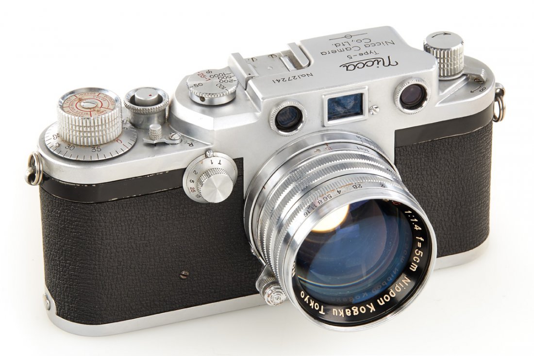 Nicca Type-5: copy of Leica IIIf with hinged back door, quite rare, in good and perfect working condition, matching Nikkor-S.C 1.4/5cm no.319011, 1955, no. 127241 - The buyers premium for all items exported out of 