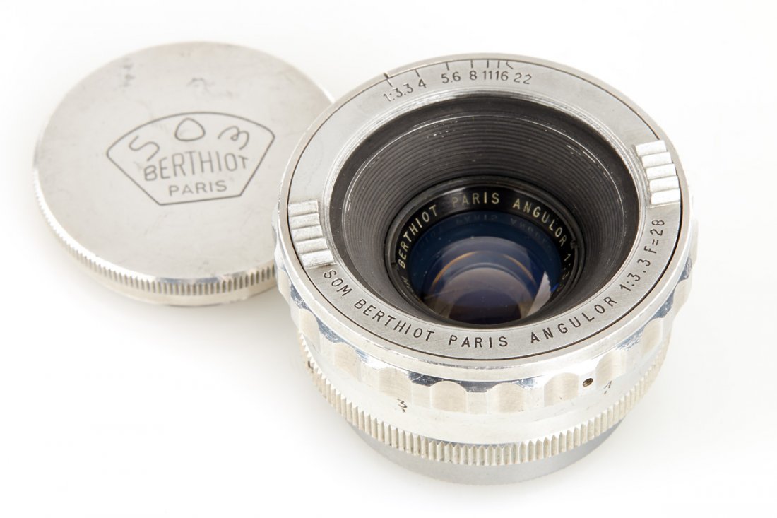Som Berthiot Angulor 3.3/28mm *: rare RF coupled M39 wide-angle lens in good condition (front element with cleaning marks), rear and front cap, 1950, no. 1078911 - The buyers premium for all items exported out of E.C. (European Commu