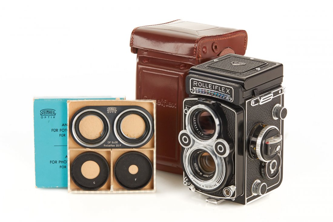 Rolleiflex 3.5F: metered camera in near mint condition and good working order with Planar 3.5/75mm no.4256135 (cap), diffusor, everready case with strap, including an uncommon Steinheil binocular attachment in maker's