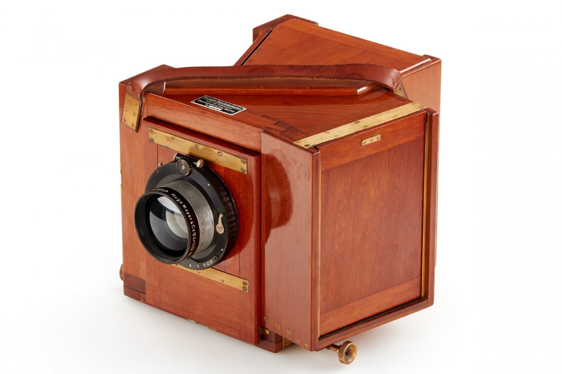 Bermpohl Tri-Color Camera: 13x18cm, quality mahogany construction with matching Doppel Plasmat 4/30cm no.584840 in Compound shutter (original cap), brown leather bellows, in excellent condition with all filters, a set of film h