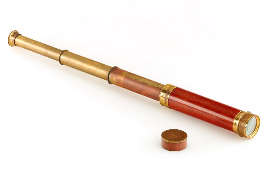 Utzschneider u. Fraunhofer in München Telescope: rare brass handheld telescope with mahogany fittings in very good condition, c.48cm length pulled out, c.19cm collapsed, incl. matching front cap, c.1820 - The buyers premium for all items exported ou