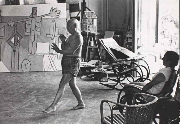 DAVID DOUGLAS DUNCAN (* 1916): Picasso & Jacqueline, Villa La Californie, Cannes 1957, Gelatin silver print, printed in the 1960s, 23,7 x 34,4cm, Signed and dated (23 February 2008, signature date) by the photographer in ink on the