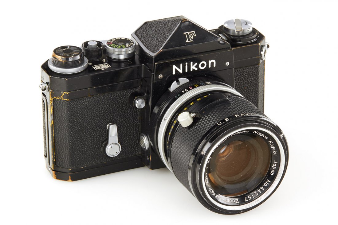 Nikon F KS-80A Kit 'U.S.NAVY': black Tokyo Nikon F no.6543294 engraved 'U.S. NAVY' with eyelevel finder, back with removed U.S.-Navy sticker, matching Zoom-Nikkor 3.5/43-86mm no.442157 engraved 'U.S. NAVY' and modified with infinit