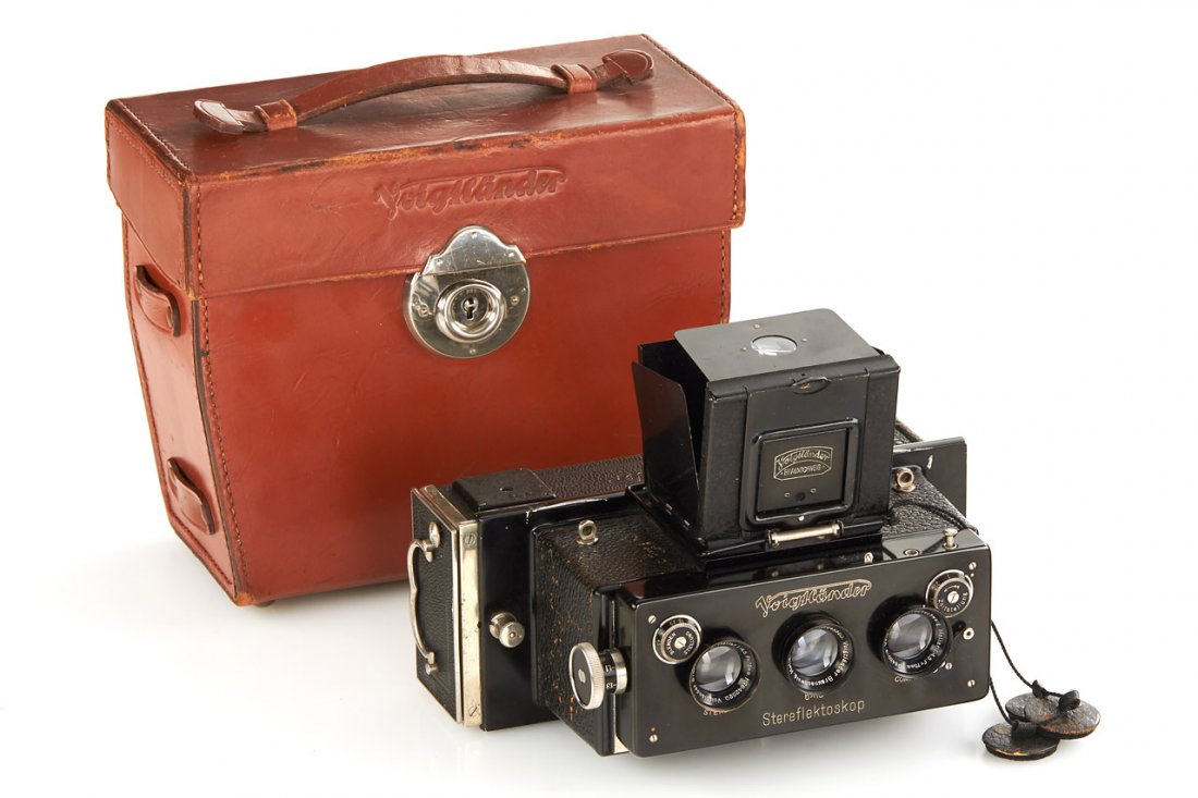 Voigtländer Stereflektoskop 6x13cm: for 6x13cm images in very good condition, late version with 3 Heliar lenses 4.5/75mm (No.642020, No.642019, No.643360), complete with original brown Voigtländer case, two yellow filters and cable rel