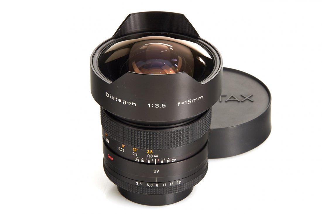 Carl Zeiss Distagon T* 3.5/15mm: for Contax RTS in mint condition, with caps, keeper in maker's box (worn), 1978, no. 5903568 The buyers premium for all items exported out of E.C. (European Community) is 23%. For items marked with *,