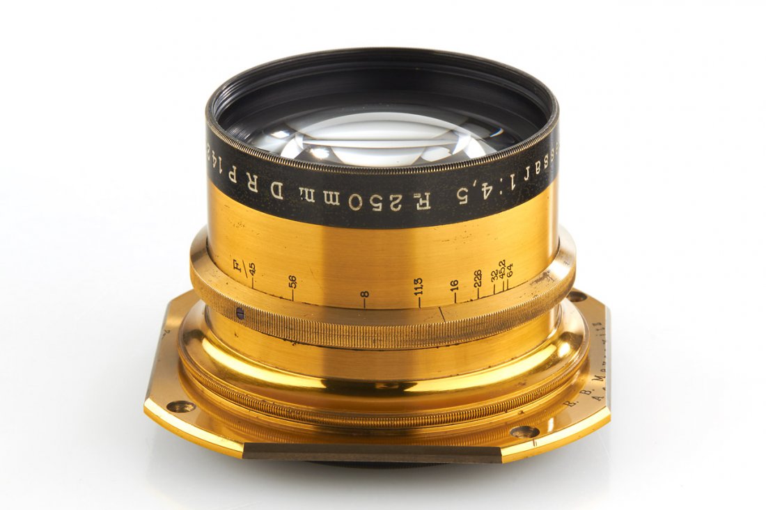 Carl Zeiss Jena 4.5/250mm Tessar: rare early Tessar with aperture scale marked in f-stops scale and with mm scale showing the actual size of the opening of the iris diaphragm, in very good condition with clean optics, inclusive mounti