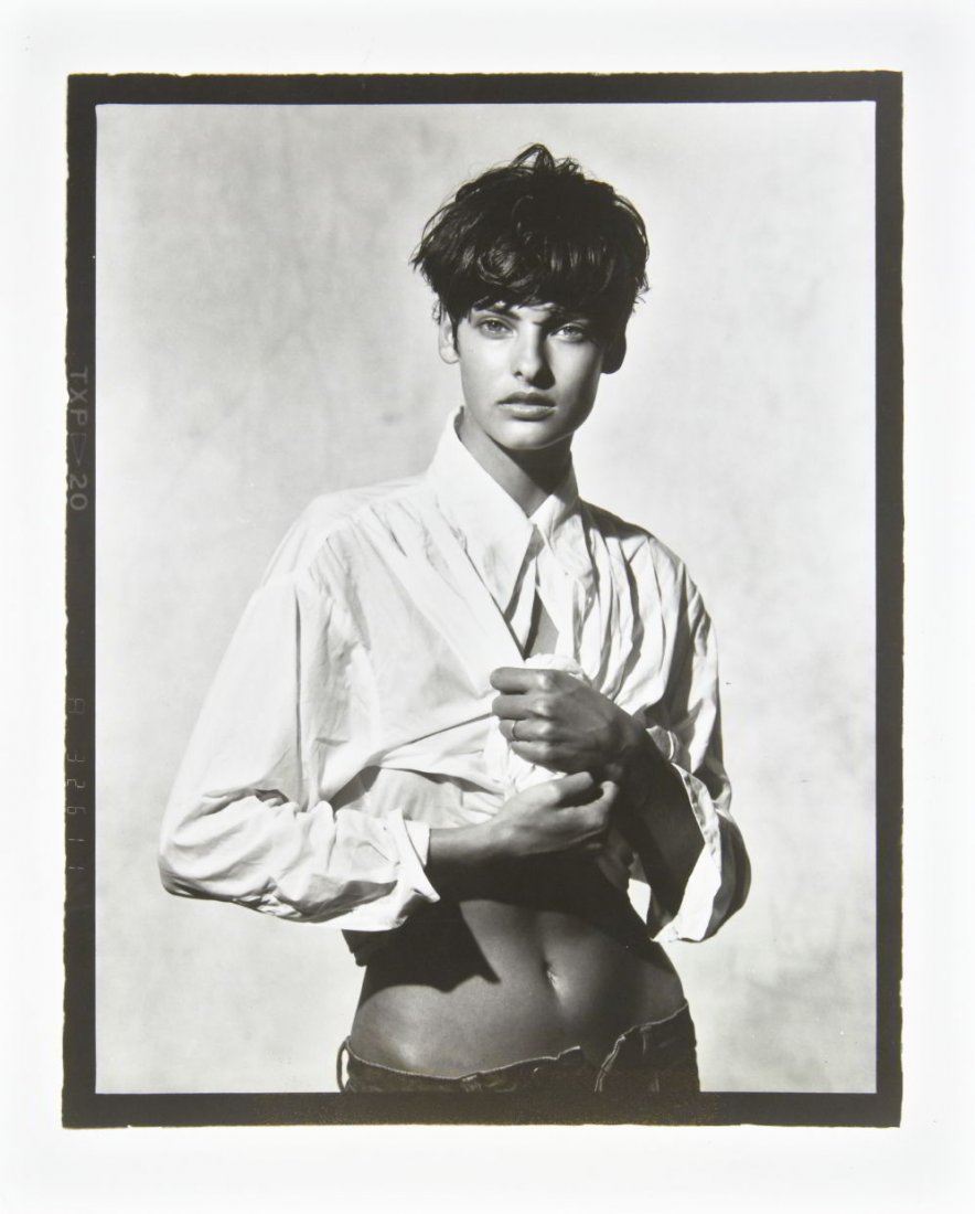PETER LINDBERGH (* 1944): Linda Evangelista, Paris 1988 Vintage RC print, press print 24 x 29,5 cm Copyright label and publication label (“10 Women by Peter Lindbergh”) on the reverse, several handwritten notations in ink