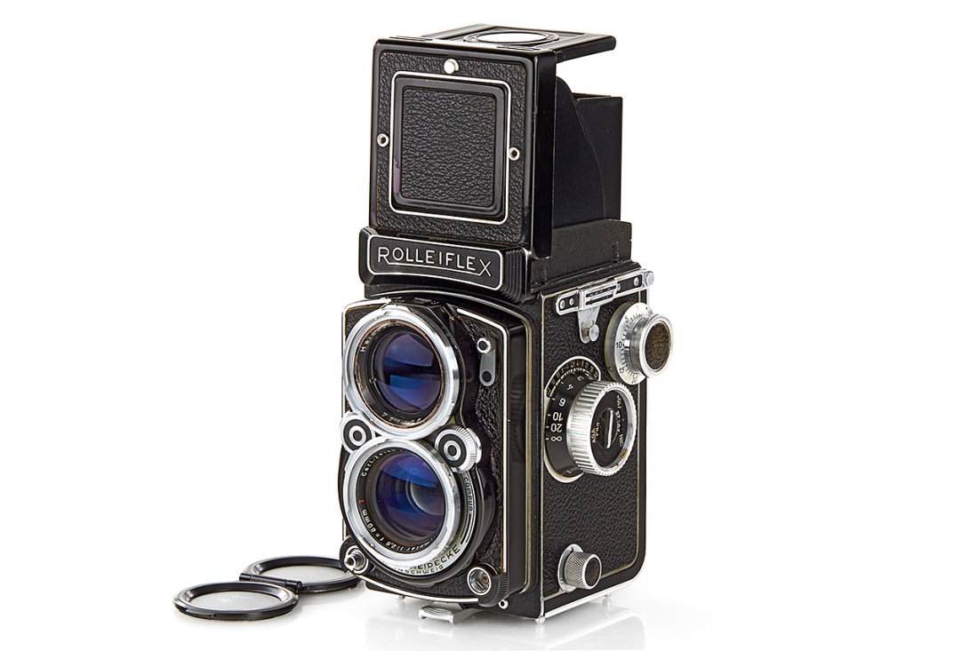 Rolleiflex 2.8B: Rolleiflex 6x6cm in good working order, very rare model with Carl Zeiss Jena Biometar 2.8/80mm T no.3439583 taking lens, Heidosmat 2.8/80mm T no.711406 viewing lens, cap, 1952, no. 1204491 The buyers