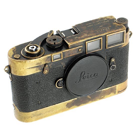 Leica: MP-88 Black Paint: Thomas Hoepker's - the famous Stern photographer's - first Leica in original condition with Leicavit-MP. This camera is bound up with a lot of history and many stories. Thomas Hoepker used his MP regu