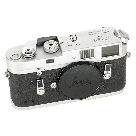 Leica: M4 Chrome: in perfect technical order and almost mint condition, top-plate with the serial-number of a M4 dummy (condition: B/A, serial no: M4-307A) Leica: M4 Chrom Full funktionierende M4 in technisch perfektem