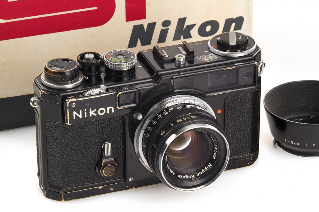 Nikon SP black paint: 100% original black paint body in perfect working condition with cloth shutter, Nikkor-H 2/5cm no.748363, clean lenses, original black painted hood, Nikon SP maker's box (numbers not matching, c.1960,