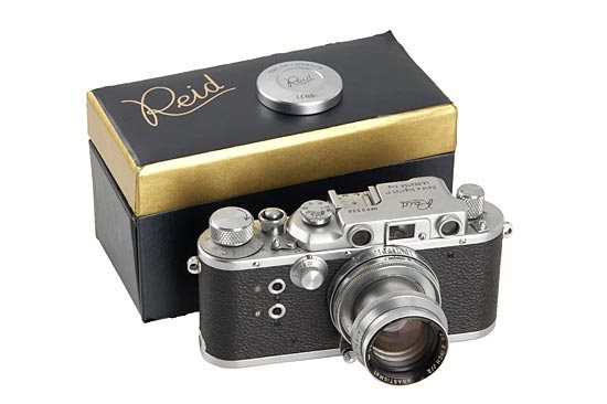 Leica Copy: Reid IIIa: English Leica copy in perfect condition with rare National Opt.Co. Anastigmat 2/2' no.354220, cap, original green/golden presentation-box (no. P2332, c.1956, condition A/B) Title (German):Reid IIIa De