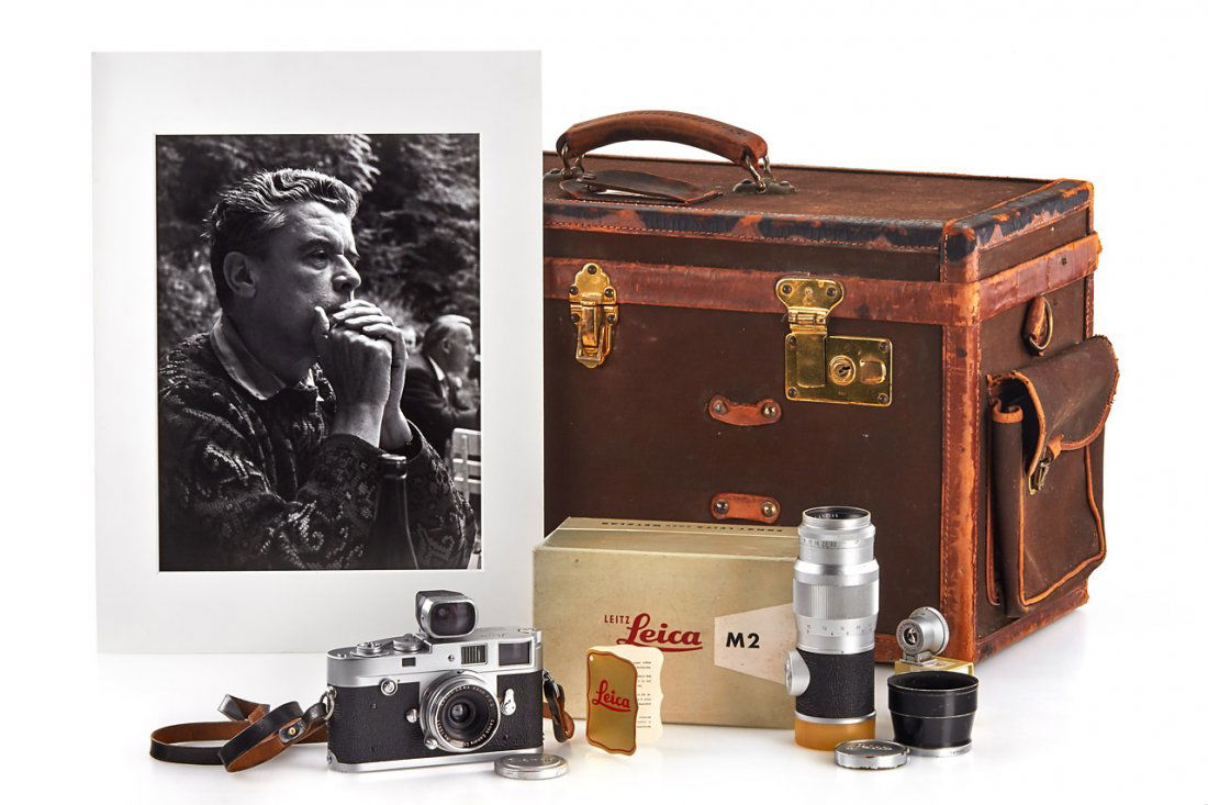 Leica M2 outfit ‘Herbert List’, 1959, no. 968323: Outfit from the estate of the famous German photographer Herbert List, including M2 body no.968323 (1959, button rewind model, dent on top plate, original maker's box with matching number, red/gold in