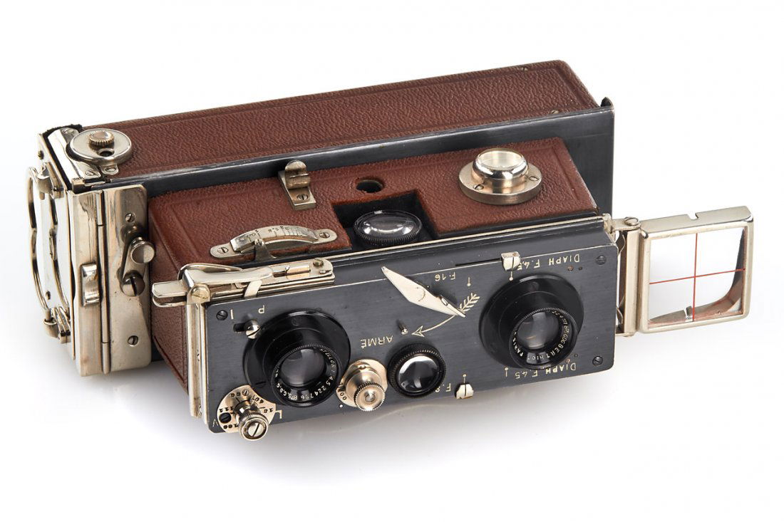Jules Richard 'Luxus' Verascope *, c.1930, no. 49147: beautiful mint 'Luxus' version of the 45x107mm focusing model with brown leather covering, Berthiot Stellor 4.5 lenses, with quick-loading back covered with brown leather The buyers premium for all it