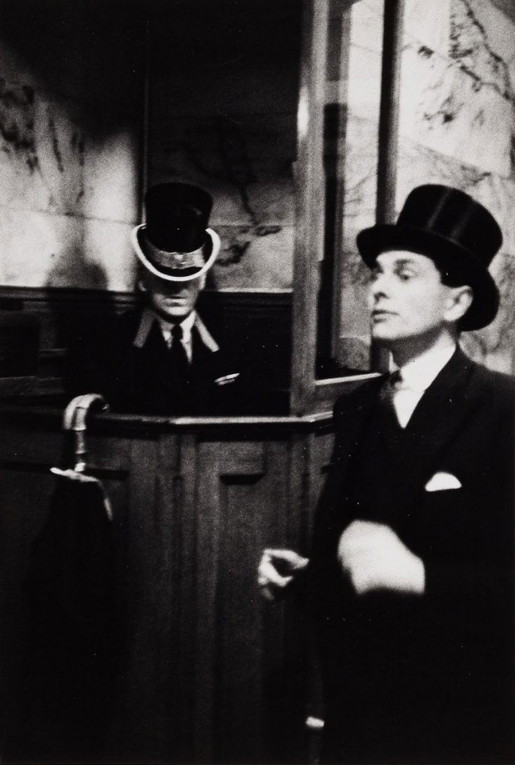 BRUCE DAVIDSON (* 1933): Commissionaire (from ‘England/Scotland), 1960 Vintage silver print 27,1 x 18,3 cm Photographer's agency credit stamp and neg. no. stamp on the reverse