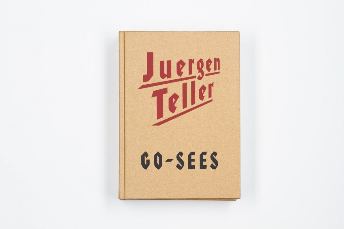 JÜRGEN TELLER (* 1964): ‘Go – SEES’ Scalo, Zurich 1999 * First original edition, signed by Juergen Teller, hardcover, 17,5 x 24,5 cm, 480 pages, 470 colour photos, text by Shannan Peckham