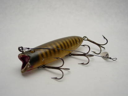 Creek Chub 3100 Castrolla Lure: 3 5/8" Natural Pikie, leader and sinker are on the lure, chipping on belly and a few pointers. *Major paint loss on the lip. Grade: Fair
