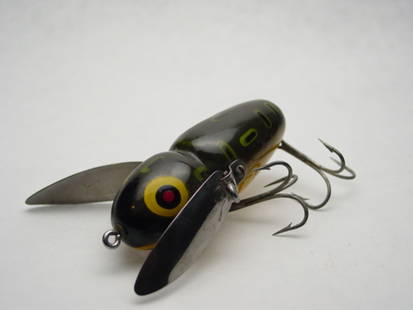 Heddon 2100 Crazy Crawler Lure: Bullfrog finish, 2 3/4". Grade: Excellent