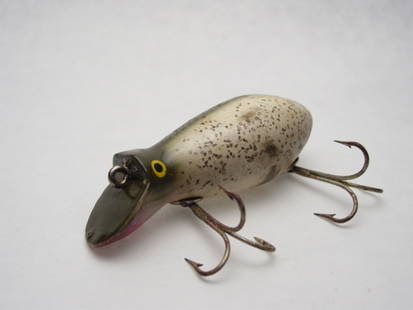 Creek Chub 6600 Dive Bomber Lure: Night glow finish, Grade: Excellent
