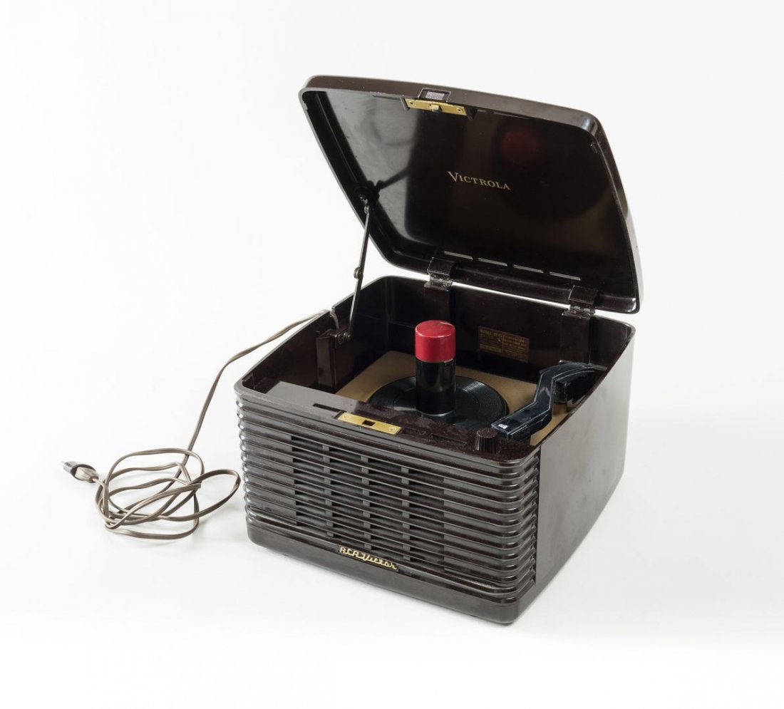 RECORD PLAYER END '40s: RECORD PLAYER RCA VICTOR RCA Victor - Victrola 1948 circa good conditions