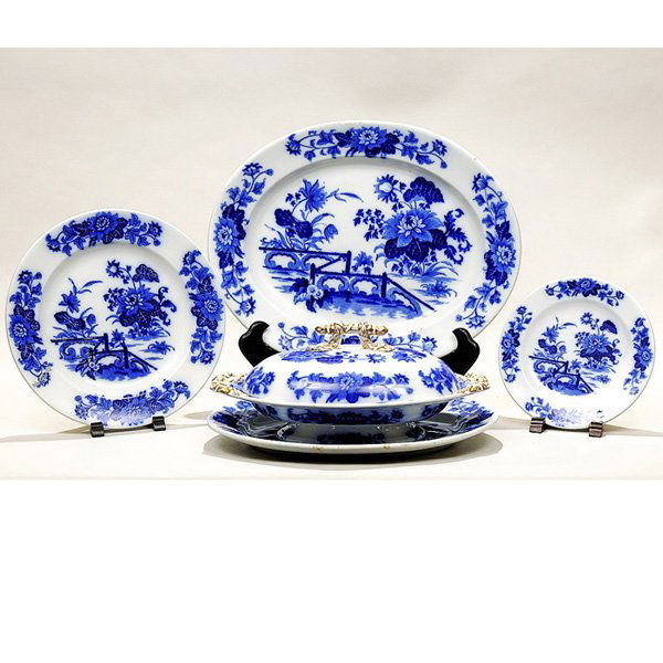 Flow Blue, 15 piece, Ashworth pattern: 15 pcs. Ashworth Flow Blue Part Dinner Service. English C. 1850 in the "Yedo" pattern, comprising of 4 dinner plates, 2 luncheon plates, 4 salad plates, 2 covered entrée dishes and 3 graduated platte