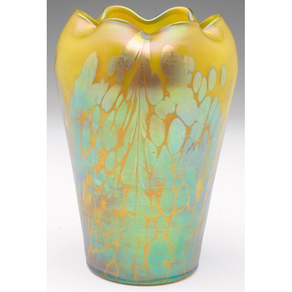 Loetz Phanomen Genre 1/473 vase: Good Loetz Phanomen Genre 1/473 vase, shouldered shape with a crimped rim, unmarked, 5"w x 7"h