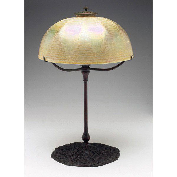 Tiffany Studios lamp, base Queen Anne's Lace patte: Unusual Tiffany Studios lamp, bronze base with a Queen Anne's Lace pattern, holding a glass shade with a damascene pattern in gold, original patina, base signed Tiffany Studios, New York, #325-3, over