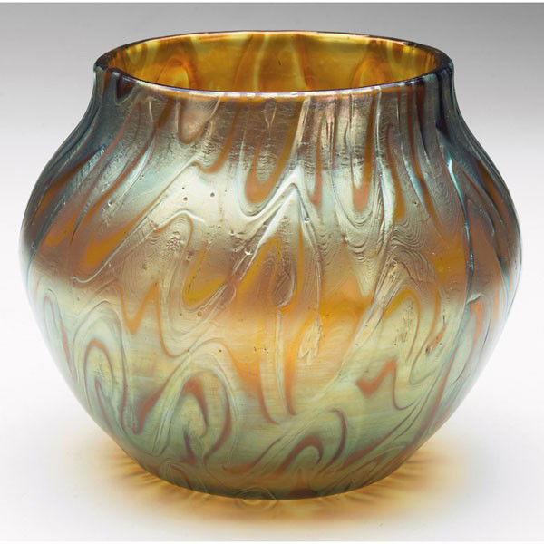 Loetz Phanomen Genre 7499 vase: Loetz Phanomen Genre 7499 vase, waisted shape in gold glass with an iridescent pulled design, signed, 5.5"w x 4.5"h