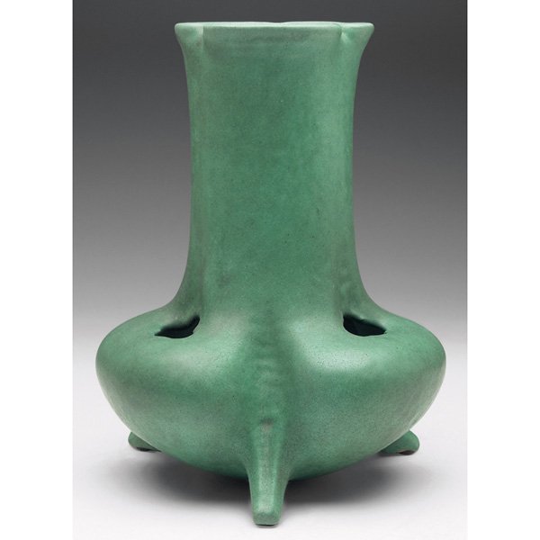 Teco vase, #115, Fritz Albert, green matte glaze: Teco vase, #115, designed by Fritz Albert, unusual three-footed shape with a clover-shaped top and cut-outs at bottom, covered in a good green matte glaze with charcoal highlights, impressed marks, 7"