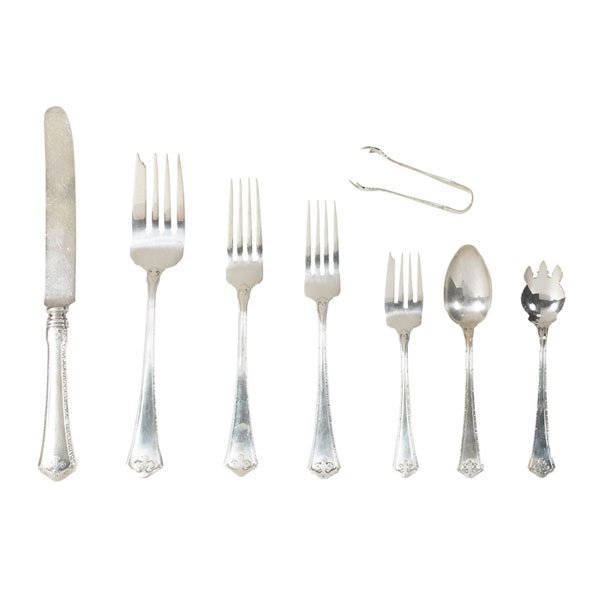 R. Wallace & Sons silverware, Carmel, 1912: R. Wallace & Sons silverware, Carmel pattern, 1912, in hammered silver, consisting of 22 knives, 18 teaspoons, 13 forks (varying sizes), 9 salad forks, 8 specialty forks, 1 serving fork, and 1 sugar t