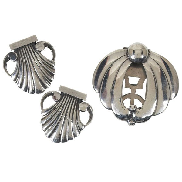Georg Jensen tie clips, two, shell design, sterlin: Georg Jensen tie clips, two, shell design in sterling silver, both #246, each is: 1.25"w; with a Kalo tie clip, hand wrought sterling silver, stylized design, marked, #114, monogrammed initials and 19