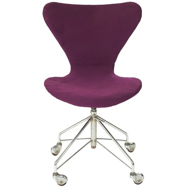 Arne Jacobsen Series 7 chair: Arne Jacobsen Series 7 chair, by Fritz Hansen, early four-point base on castors, original bright purple wool upholstery, seat height adjusts, Fritz Hansen label, 20"w x 19"d x 31"h, very good original