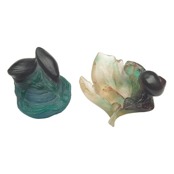 Almeric Walter paperweight Daum vide poche: Almeric Walter paperweight, contemporary, two mussels attached to a rock formation, green, blue and black pate-de-verre glass, initials "hm", 3"w x 1.5"h; with a Daum vide poche, contemporary, leaf sh