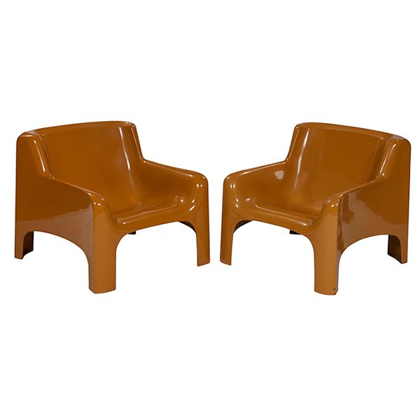 Carlo Bartoli "Gaia" lounge chairs, pair, Italy: Carlo Bartoli "Gaia" lounge chairs, pair, Italy, manufactured by Arflex and imported by Stendig, fiberglass construction with the original mustard colored finish, unsigned, 31"w x 31"d x 27.5"h