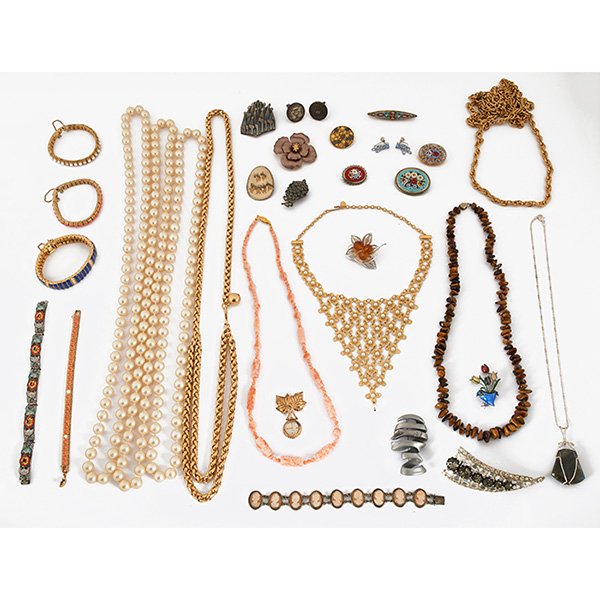Mostly Costume Jewelry group lot length of longest: (1 of 1)