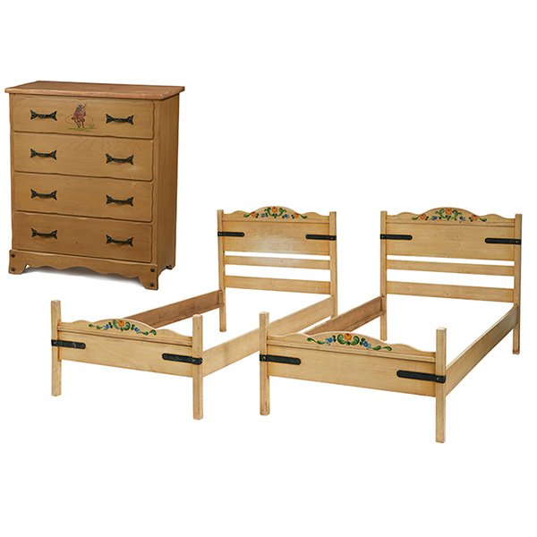 Mason Manufacturing Company, Monterey chest of drawers (1 of 1)