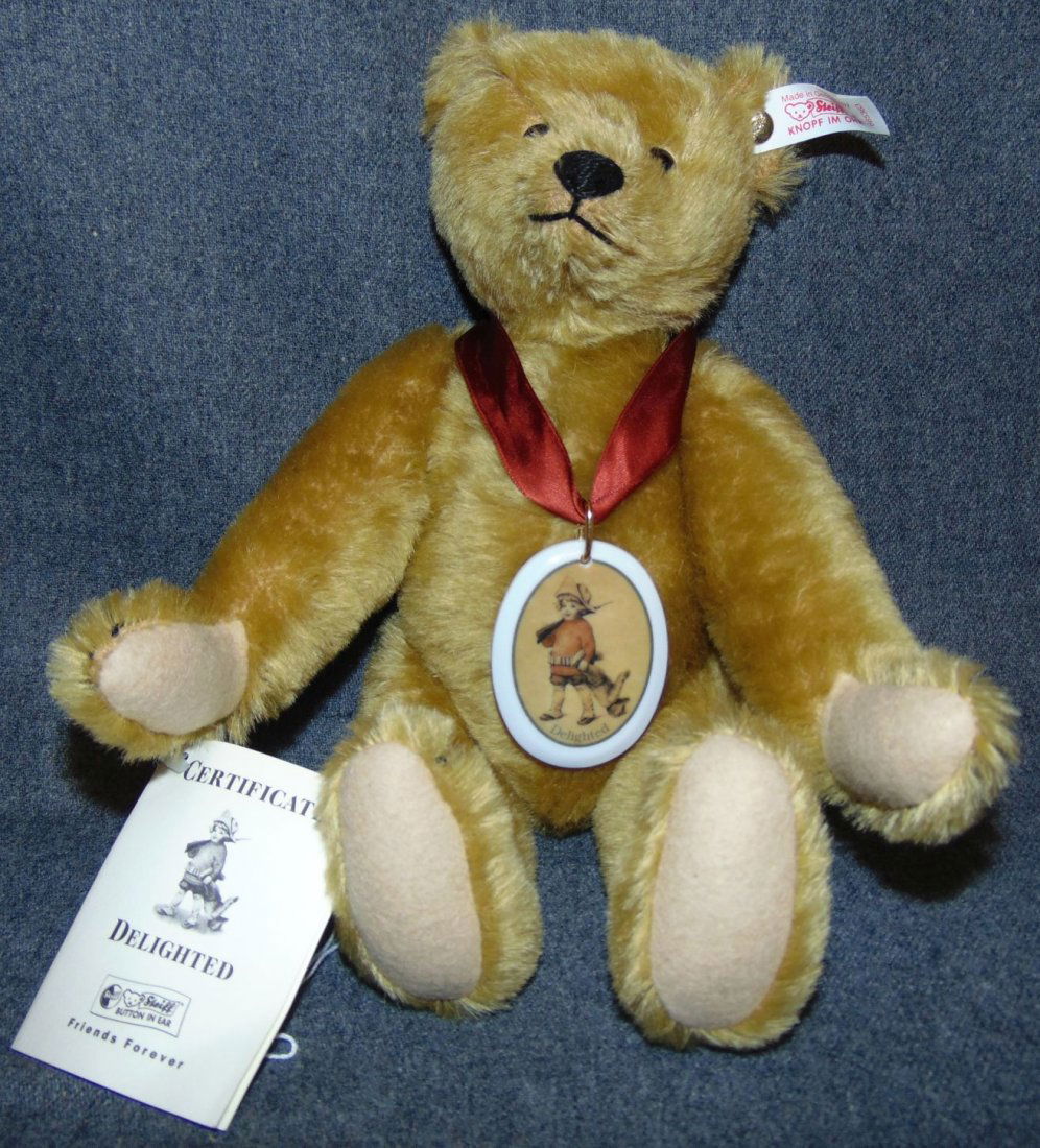 Vintage Steiff Bear "Delighted" (1 of 4)