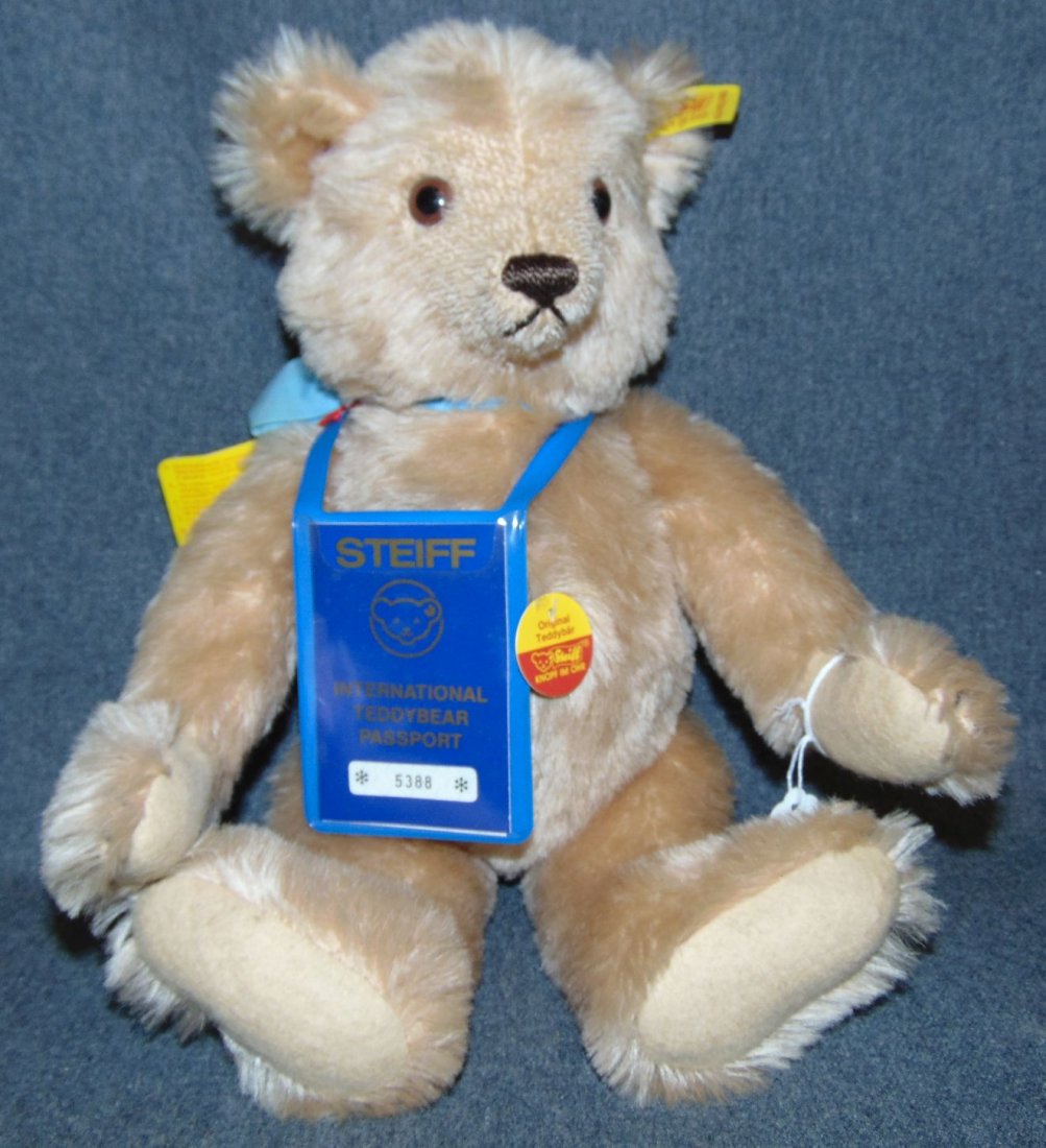 Vintage Steiff Bear "International Teddybear Passport" (1 of 3)