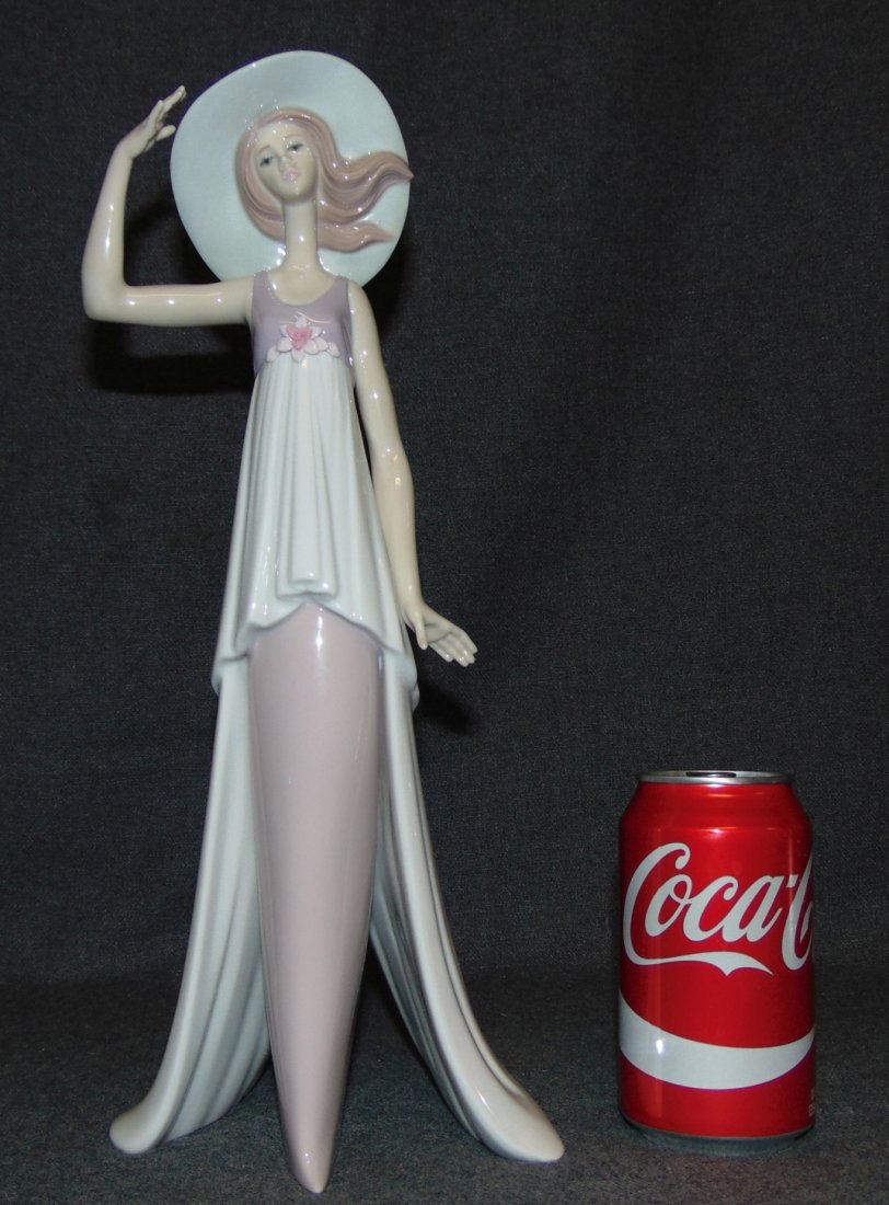 Lladro "Lady of Monaco" #6236 & Original Box (1 of 5)