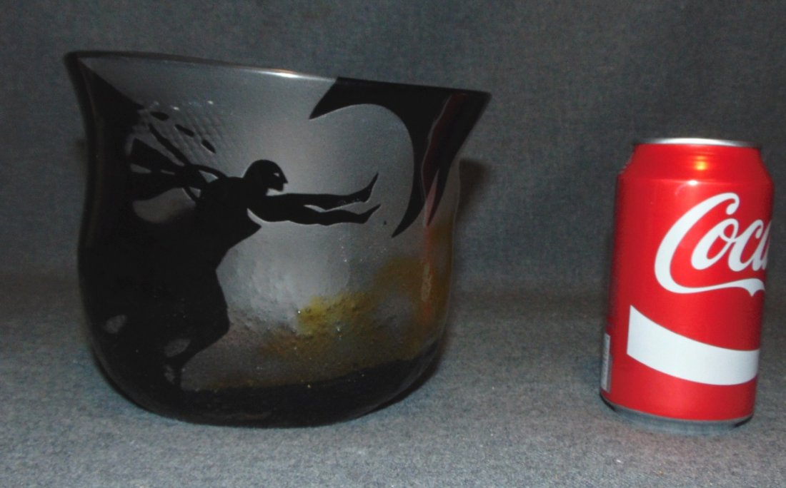 Bertil Vallien Kosta Boda Unik Bowl: Bertil Vallien Kosta Boda Unik Art Glass Bowl. Artist Signed and Numbered 6737. Measures 5-1/2" tall x 6-3/4" wide x 5-3/4" deep. Condition is very good. No Damage. Starting Bid $50. Auction Estimate