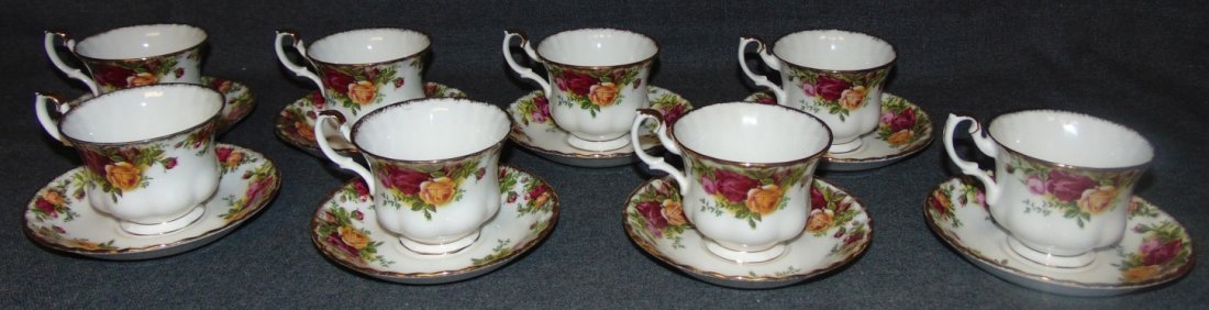 Set of 8 Royal Albert Tea Cups & Saucers: Set of 8 Royal Albert Tea Cups & Saucers. Pattern is "Old Country Roses". The best-selling dinnerware pattern in the world, the Old Country Roses pattern is practically synonymous with the name Royal 