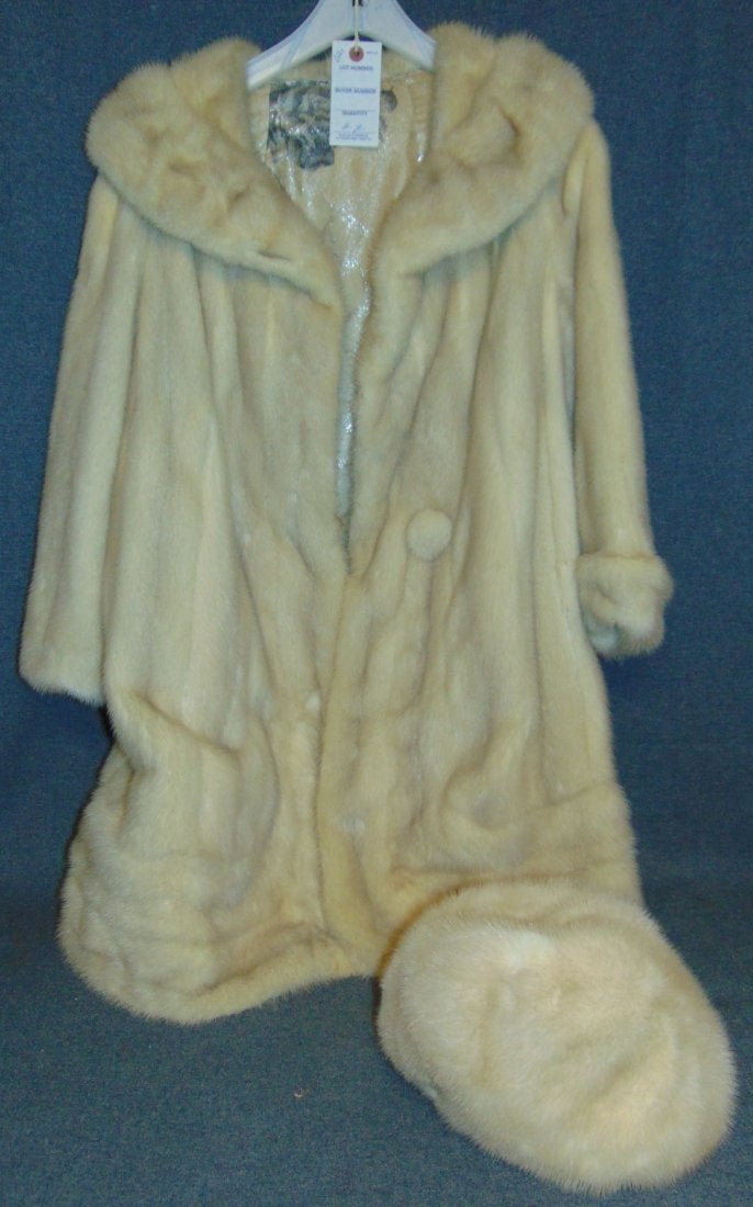 Vintage Mink Coat and Matching Hat Circa 1950: Vintage Mink Coat and Matching Hat. Circa 1950's. 3/4 length. Condition is very good with minimal wear. No damage. Labels cut out so not sure of size. Looks to be size 10-12.