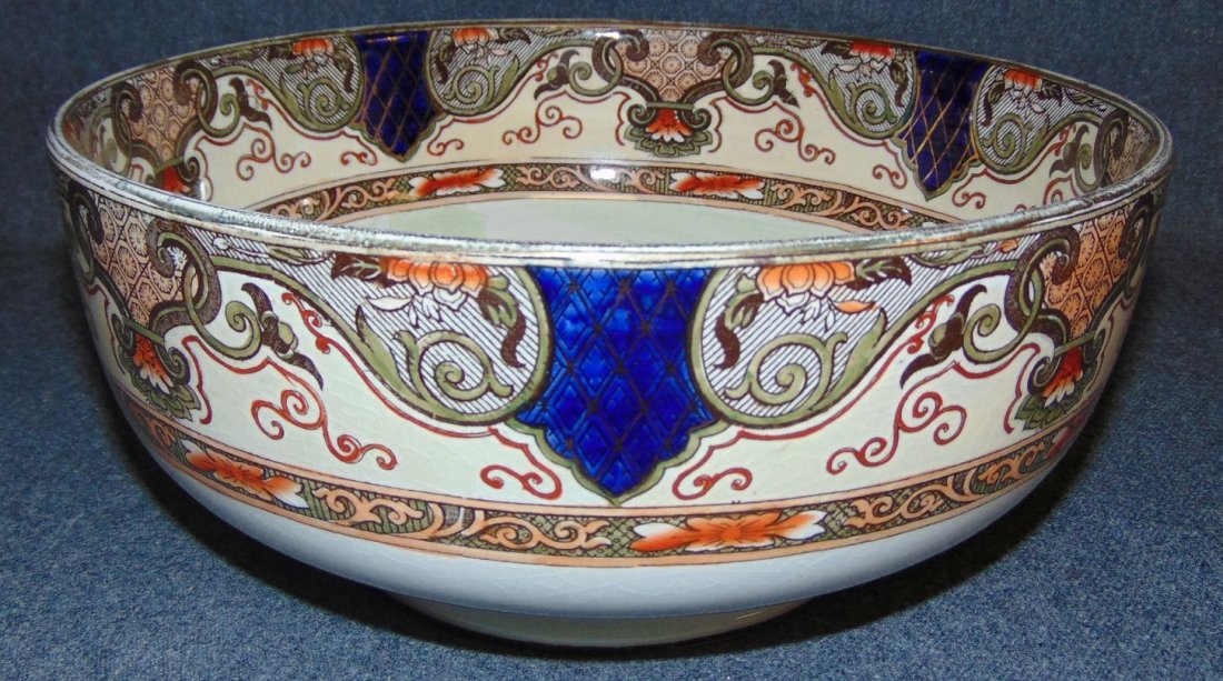 Royal Doulton Series Ware Fruit Bowl by Izaak Walton: Large Royal Doulton Series Ware Fruit Bowl by Izaak Walton. The "Gallant Fishers". Circa 1904. Measures 10-3/8" wide x 4-1/2" tall. Condition is very good. No Damage.